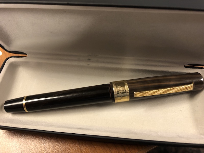 Pre-Owned Pens: : Omas: Brioni: Omas for Brioni horn and 18K gold medium nib